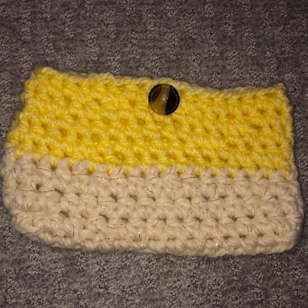 BRAND NEW hand crocheted clutch